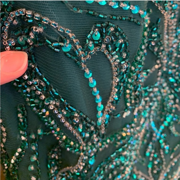 Gorgeous Emerald Green Dress 6/8 - Picture 6 of 13